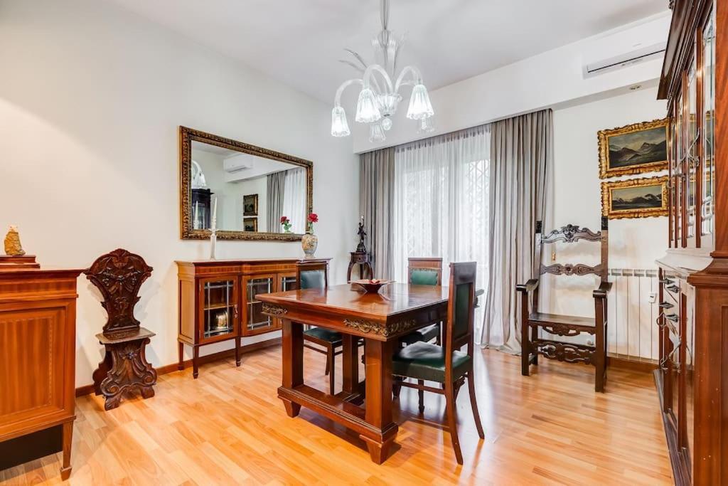 Exclusive Apartment In Eur Lake Рим Екстериор снимка