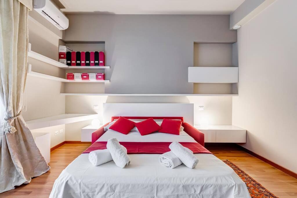 Exclusive Apartment In Eur Lake Рим Екстериор снимка