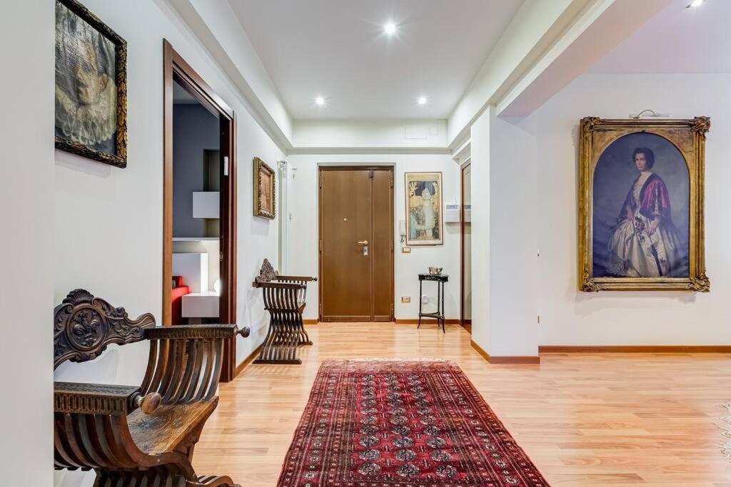 Exclusive Apartment In Eur Lake Рим Екстериор снимка