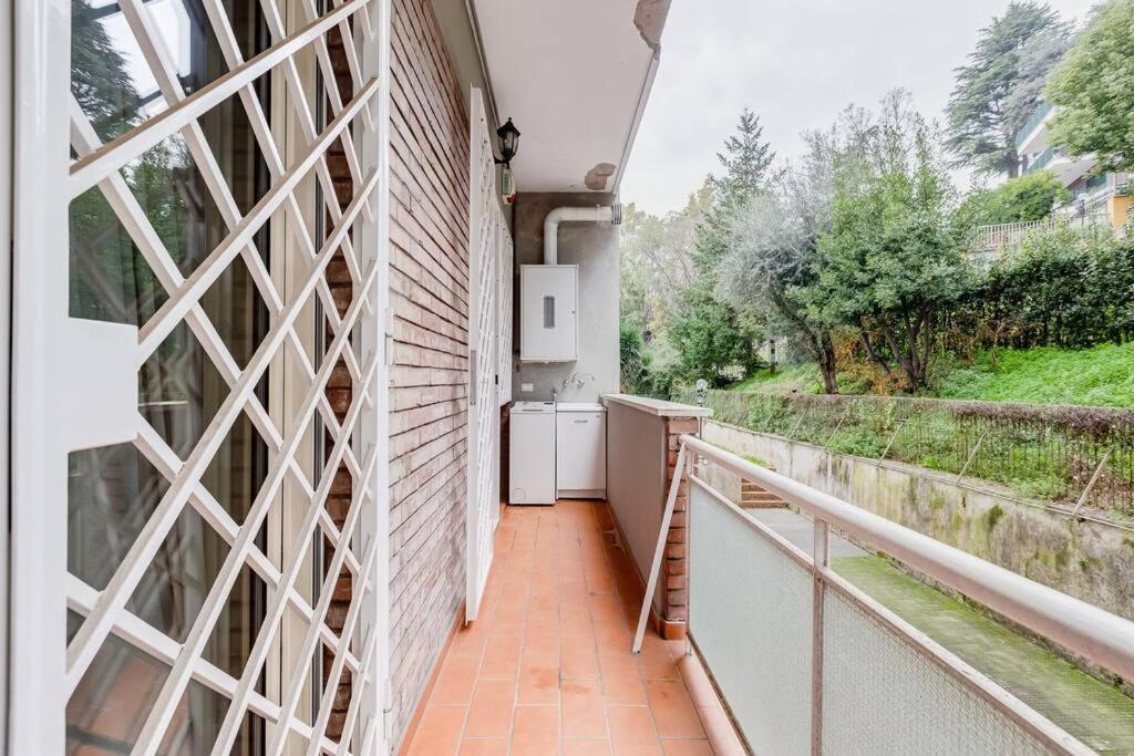 Exclusive Apartment In Eur Lake Рим Екстериор снимка
