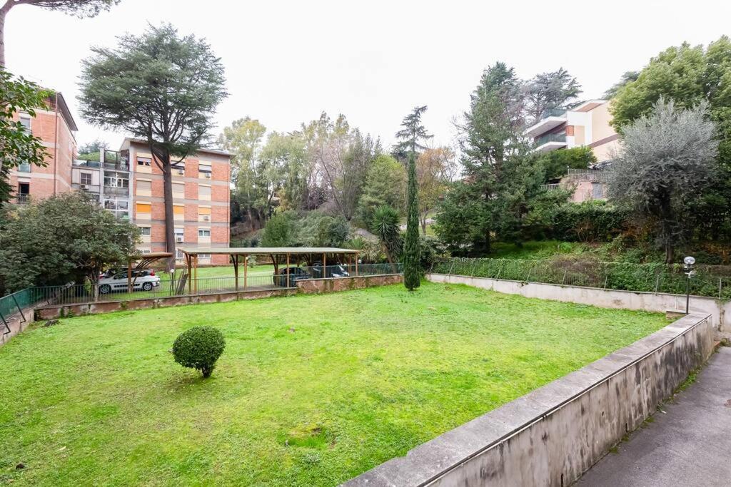 Exclusive Apartment In Eur Lake Рим Екстериор снимка