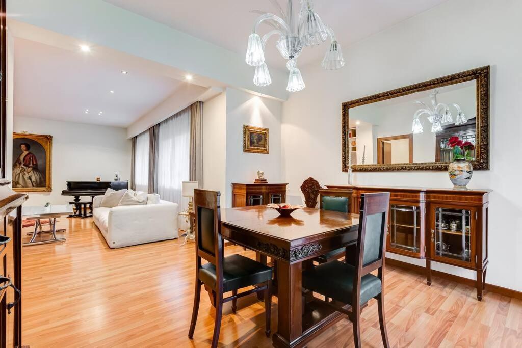 Exclusive Apartment In Eur Lake Рим Екстериор снимка