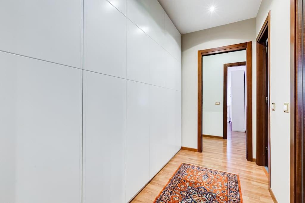 Exclusive Apartment In Eur Lake Рим Екстериор снимка