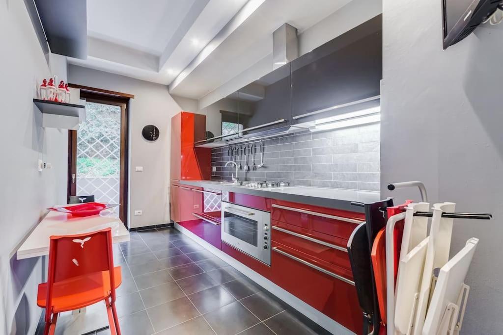Exclusive Apartment In Eur Lake Рим Екстериор снимка
