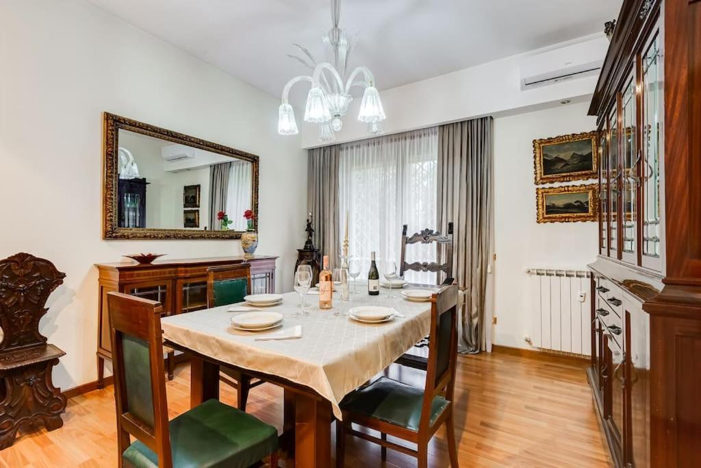 Exclusive Apartment In Eur Lake Рим Екстериор снимка