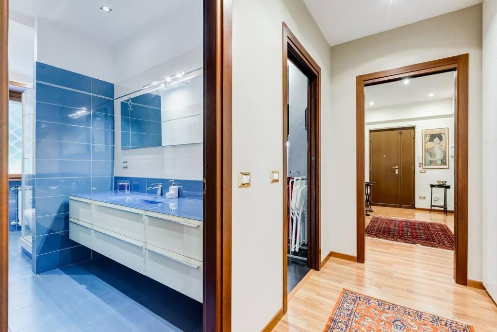 Exclusive Apartment In Eur Lake Рим Екстериор снимка