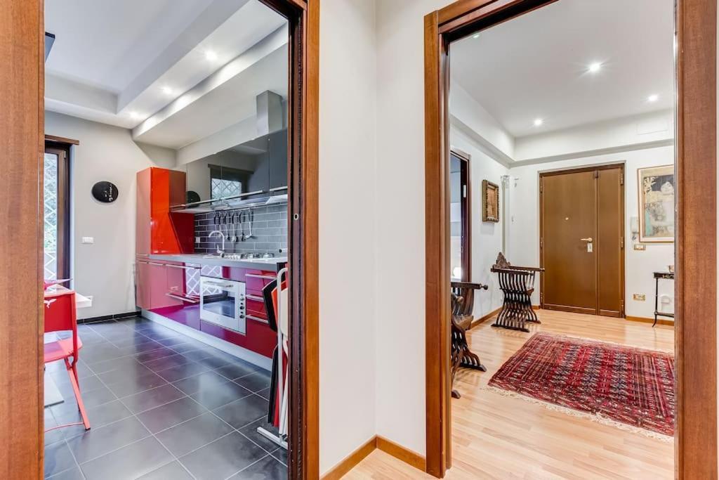 Exclusive Apartment In Eur Lake Рим Екстериор снимка