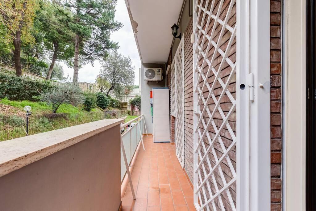 Exclusive Apartment In Eur Lake Рим Екстериор снимка