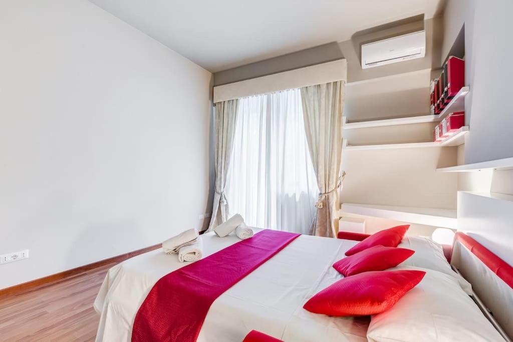 Exclusive Apartment In Eur Lake Рим Екстериор снимка