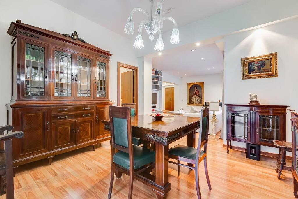 Exclusive Apartment In Eur Lake Рим Екстериор снимка