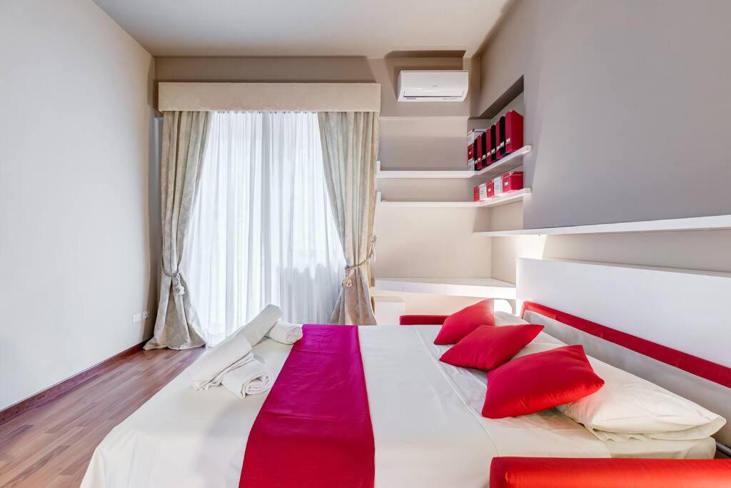 Exclusive Apartment In Eur Lake Рим Екстериор снимка