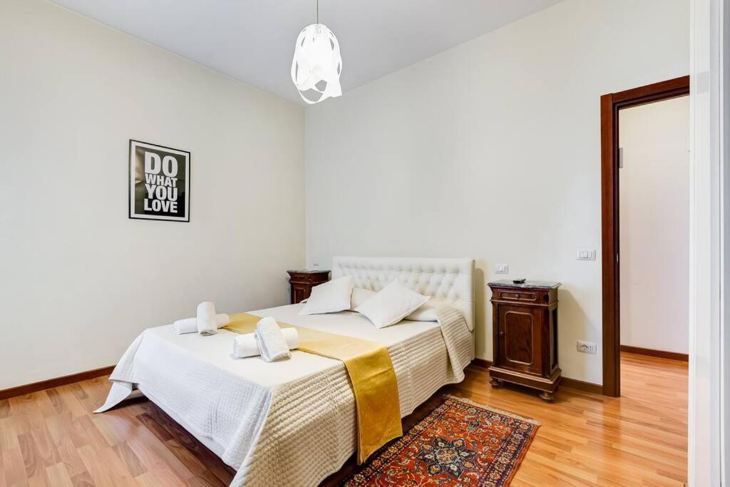 Exclusive Apartment In Eur Lake Рим Екстериор снимка